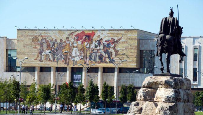 Mosaïque "Les Albanais" à Tirana