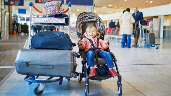 Tout ce qu'il faut savoir pour emmener une poussette en avion