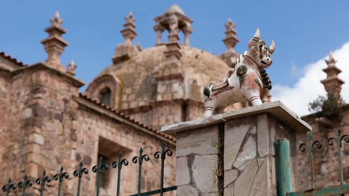 Plus qu'un porte-bonheur, que sont ces statuettes sur les toits des maisons péruviennes