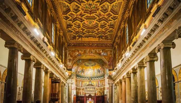 Intérieur de Santa Maria in Trastevere à Rome